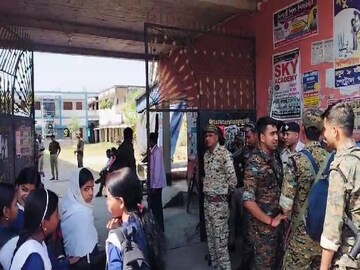 উচ্চ মাধ্যমিক পরীক্ষায় শিক্ষক-শিক্ষিকাদের বেধড়ক মারল পরীক্ষার্থীরা! মালদহের স্কুলে কী হল?