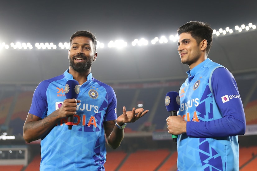 পান্ডিয়াও গিলের সঙ্গে দৌড়েনতুন অধিনায়ক সম্পর্কে সূত্র যে ইঙ্গিত দিয়েছেন তাতে তাঁর দাবি, গিল বর্তমানে সহ-অধিনায়ক, তবে তিনি ছাড়াও হার্দিক পান্ডিয়াও অধিনায়কত্বের দৌড়ে রয়েছেন। এমন পরিস্থিতিতে, হার্দিককে ভবিষ্যতে অধিনায়ক হিসাবে দেখা গেলে এবং গিলকে সহ-অধিনায়ক হিসাবে দেখা গেলে আপনার অবাক হওয়া উচিত নয়। যদি গিল এবং হার্দিকের বিষয়ে কোনও চুক্তি না হয়, তাহলে সবার প্রিয় কেএল রাহুলও অধিনায়কত্বের দৌড়ে নামবেন।