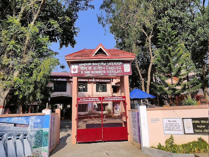 যেখানে বিশেষ চাহিদাযুক্ত শিশুদের জন্য (CWSN), সিভিল সার্জন, পুনর্বাসন কেন্দ্র বা ভারত সরকার কর্তৃক সংজ্ঞায়িত অন্য কোনও উপযুক্ত কর্তৃপক্ষ কর্তৃক প্রদত্ত একটি শংসাপত্র বাধ্যতামূলক হবে। 