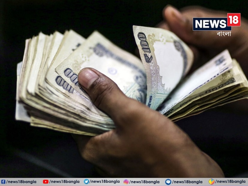 অবসরকালীন বিনিয়োগের কথা বললে সবার আগে পিপিএফের কথাই মাথায় আসে। সরকারি স্কিম। ফলে কষ্টের টাকা নিরাপদে থাকে। সঙ্গে থাকে নিশ্চিত রিটার্নের গ্যারান্টি। তাই যাঁরা নিরাপদ জায়গায় টাকা রেখে ভবিষ্যতে ভাল রিটার্ন পেতে চান, তাঁদের জন্য পোস্ট অফিসের পিপিএফ আদর্শ। অবসরকালীন বিনিয়োগের কথা বললে সবার আগে পিপিএফের কথাই মাথায় আসে। সরকারি স্কিম। ফলে কষ্টের টাকা নিরাপদে থাকে। সঙ্গে থাকে নিশ্চিত রিটার্নের গ্যারান্টি। তাই যাঁরা নিরাপদ জায়গায় টাকা রেখে ভবিষ্যতে ভাল রিটার্ন পেতে চান, তাঁদের জন্য পোস্ট অফিসের পিপিএফ আদর্শ।