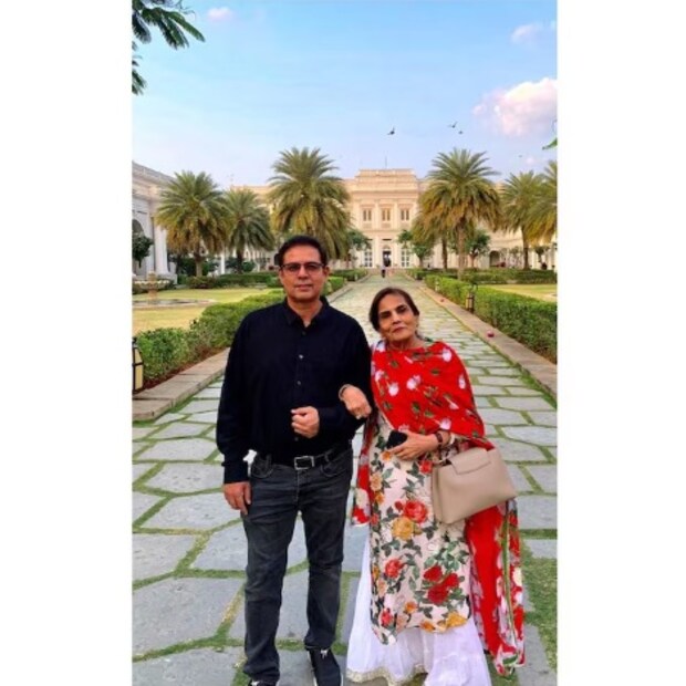 অতুল অগ্নিহোত্রীর বাবা রোহিত অগ্নিহোত্রী, যিনি দিল্লির বাসিন্দা, তিনিও একজন অভিনেতা ছিলেন। কিন্তু যখন তিনি বলিউডে সফল হতে পারেননি, তখন তিনি অভিনয় ছেড়ে ব্যবসা শুরু করেন। তিনি আগে হোর্ডিং লাগানোর ব্যবসা করত। 