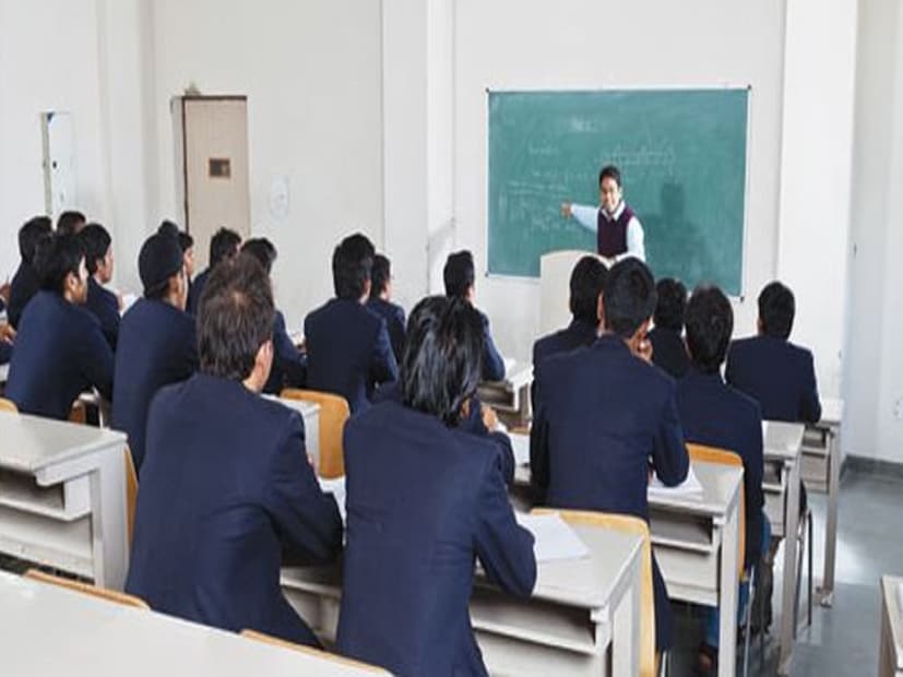 Thapar Institute of Engineering and Technology (TIET Patiala) NIRF 2024 অনুযায়ী, Thapar Institute of Engineering and Technology ইঞ্জিনিয়ারিং বিভাগে ২৯তম স্থানে রয়েছে। এটি আগে থাপার ইউনিভার্সিটি নামে পরিচিত ছিল। বর্তমানে ডিমড বিশ্ববিদ্যালয়। এখানে BA, B.Tech, B.Sc, MA, M.Sc, M.Tech, PhD সহ বিভিন্ন কোর্স করানো হয়। B.Tech কোর্সের মোট ফি ৮.৮৫ লাখ থেকে ১৮.৩৬ লাখ টাকা।