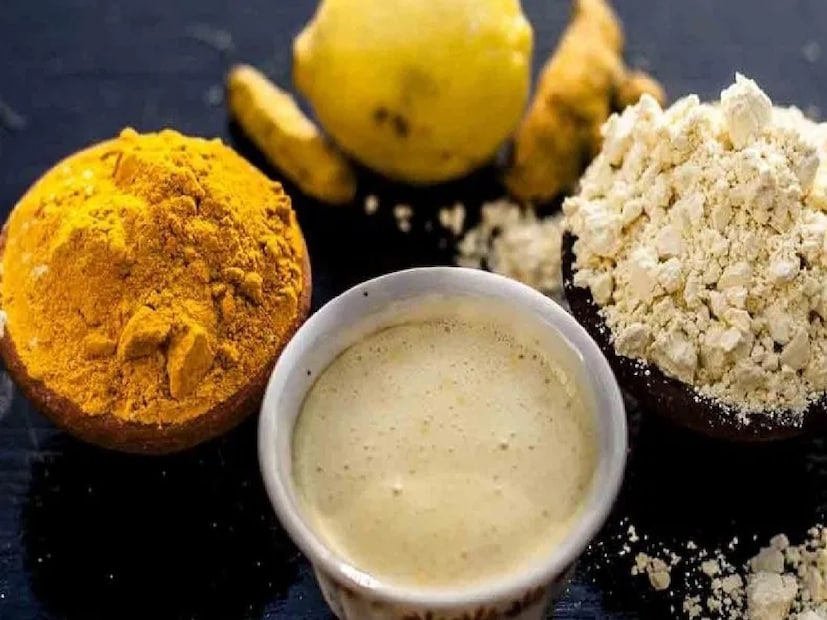 বেসন দিয়ে তৈরি এই সমস্ত ফেসপ্যাকগুলি নিয়মিত ব্যবহার করলে ত্বকে একটি প্রাকৃতিক আভা আসবে এবং ত্বকের স্বাস্থ্যও উন্নত হবে। বিশেষ বিষয় হল এই সমস্ত প্যাকগুলি প্রাকৃতিক উপাদান থেকে তৈরি, যার কারণে ত্বকে কোনও পার্শ্ব প্রতিক্রিয়া হওয়ার আশঙ্কা নেই। এখানে আমরা বেসনের এমন ৮টি ফেসপ্যাক সম্পর্কে বলতে যাচ্ছি, যা ত্বকে একটি প্রাকৃতিক উজ্জ্বলতা এনে দেবে।