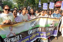 অক্সফোর্ড কাণ্ডের জের! রাজপথে শশী পাঁজা এবং চন্দ্রিমার নেতৃত্বে প্রতিবাদ মিছিল