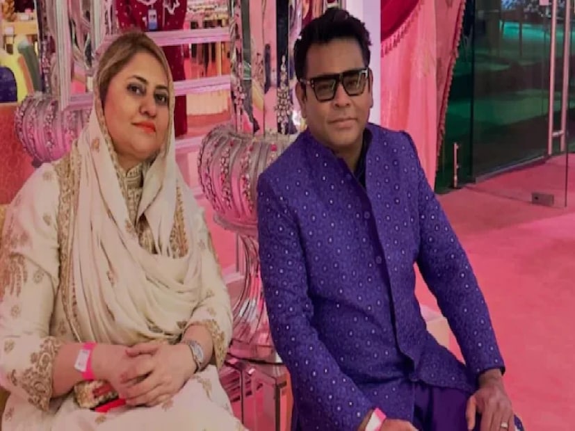 কয়েক দিন আগে সায়রা বানুকেও জরুরি চিকিৎসার জন্য হাসপাতালে ভর্তি করা হয়েছিল এবং অস্ত্রোপচার করা হয়, তাঁর কয়েক সপ্তাহ পর এই ঘটনাটি ঘটেছে। তারপর থেকে, তিনি তার আইনি পরামর্শদাতা বন্দনা শাহের একটি বিবৃতির মাধ্যমে তার স্বাস্থ্যের আপডেট জানিয়ে আসছেন। তাঁর বিবৃতিতে, সায়রা রহমান এ আর রহমান এবং তাঁর শুভাকাঙ্ক্ষীদের তাঁদের সমর্থনের জন্য ধন্যবাদ জানান। Photo- File