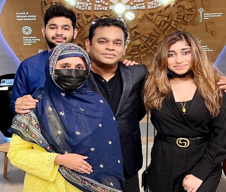 এ আর রহমান এবং সায়রা বানু ১৯৯৫ সালে বিয়ে করেন। ২০২৪ সালের নভেম্বরে, তাঁরা একটি আনুষ্ঠানিক বিবৃতি শেয়ার করে ঘোষণা করেছিলেন যে ২৯ বছর দাম্পত্য জীবনের পর তাঁরা আলাদা হওয়ার সিদ্ধান্ত নিয়েছেন। তাঁদের তিন সন্তান- খাতিজা, রহিমা এবং আমিন। Photo- File