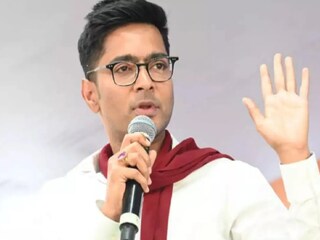আমেরিকার সঙ্গে ভারতের বাণিজ্যচুক্তি কোন পর্যায়ে দাঁড়িয়ে রয়েছে? তার ভবিষ্যৎই বা কী? তা নিয়ে কেন্দ্রের কাছে জবাব চেয়েছিলেন তৃণমূলের সর্বভারতীয় সাধারণ সম্পাদক তথা লোকসভার দলনেতা অভিষেক বন্দ্যোপাধ্যায়।