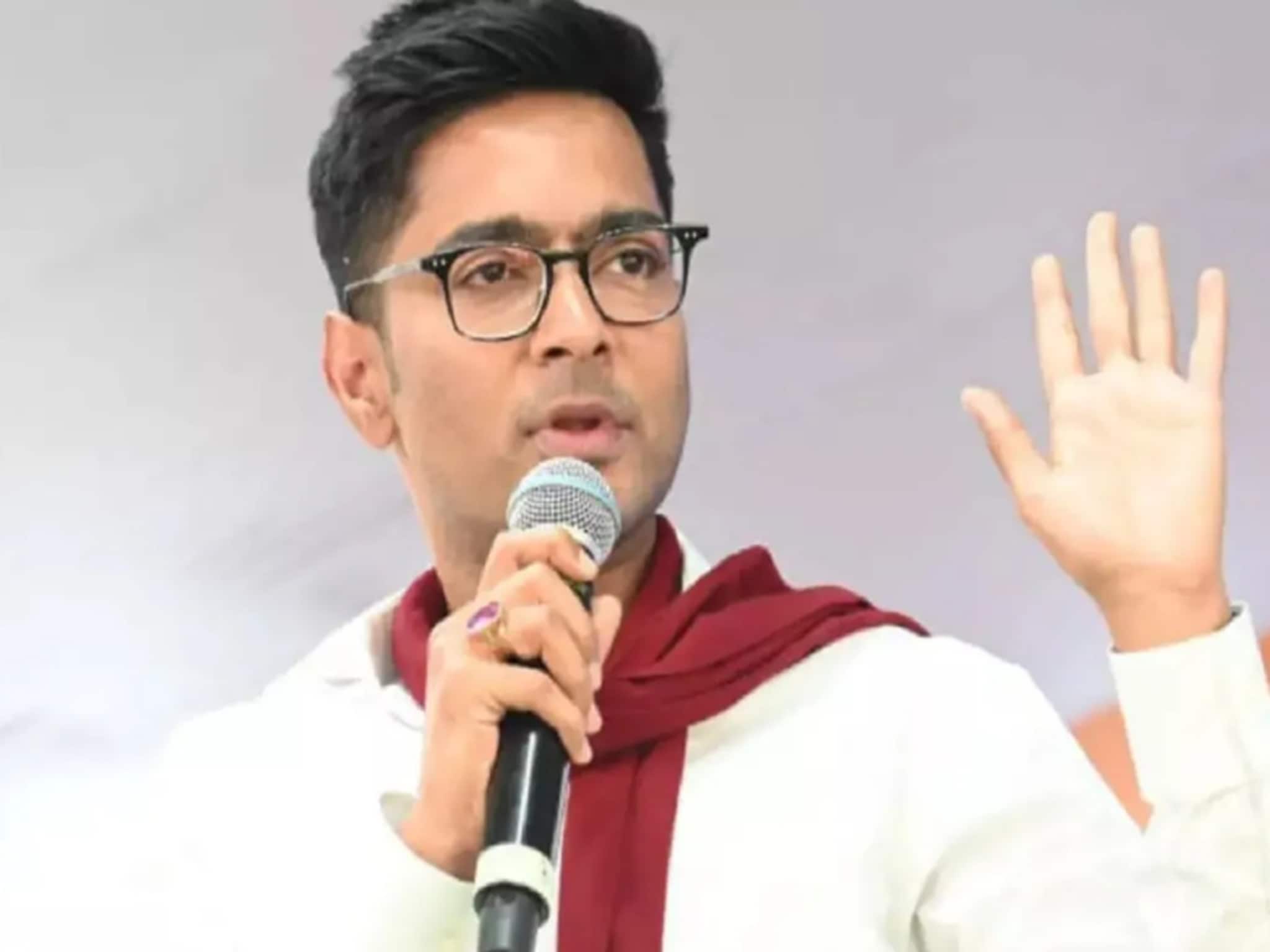 'পাঁচ বছরে নন্দীগ্রামের জন্য কী এনেছে?' শুভেন্দু-গড়ে দাঁড়িয়েই শুভেন্দুকে আক্রমণ অভিষেকের