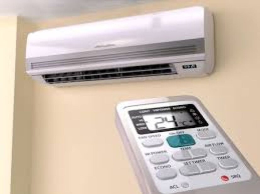 কোন কোন সতর্কতা মনে রাখবেনমাসের পর মাস AC চালু করার আগে তার সার্ভিসিং করাতে ভুলবেন না। কম্প্রেসর গরম হলে সঙ্গে সঙ্গে চেক করান। গ্যাস লিকের দিকে নজর রাখুন। ভোল্টেজ স্ট্যাবিলাইজারের ব্যবহার অবশ্যই করুন।