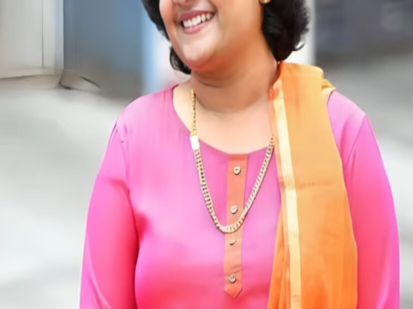 UPSC পরীক্ষা বিশ্বের সবচেয়ে কঠিন পরীক্ষার তালিকায় অন্তর্ভুক্ত। এতে সফল হওয়ার জন্য মানুষ বছরের পর বছর কঠোর পরিশ্রম করে। কেউ কেউ তাদের প্রথম প্রচেষ্টায় পাস করে যখন অন্যদের কিছুক্ষণ অপেক্ষা করতে হয়। আইএএস এইচএস কীরতানা তার ষষ্ঠ প্রচেষ্টায় ইউপিএসসি পরীক্ষায় সাফল্য অর্জন করেছিলেন। একসময়ের শীর্ষ অভিনেত্রী এইচ এস কীরতনা এই সরকারি চাকরির জন্য চলচ্চিত্র শিল্পকে বিদায় জানিয়েছিলেন। 
