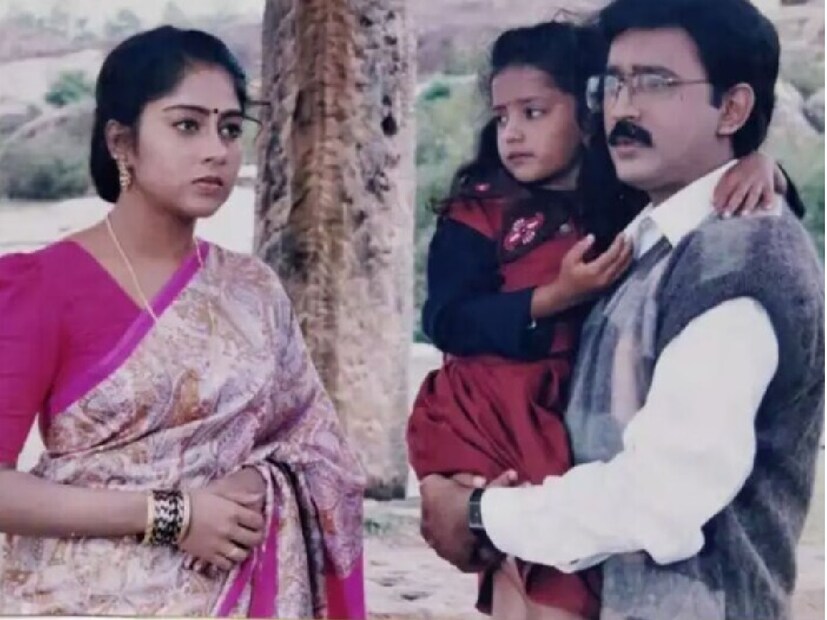 এইচএস কীরথানা আইএএস: একজন অভিনেত্রী কীভাবে অফিসার হলেন? ২০১১ সালে কর্ণাটক অ্যাডমিনিস্ট্রেটিভ সার্ভিস (KAS) পরীক্ষায় সফল হওয়ার পর, তিনি ২ বছর ধরে KAS অফিসার হিসাবে কাজ করেছিলেন। ২০১৩ সালে, তিনি প্রথমবার UPSC পরীক্ষা দিয়েছিলেন, কিন্তু তাতে ব্যর্থ হন। এমনকি ২০১৩ থেকে ২০১৭ পর্যন্ত ৪ বার প্রিলিম ক্লিয়ার করতে পারেননি। এই সময়ে তিনি তার চাকরি এবং পারিবারিক দায়িত্ব সামলাতে থাকেন।