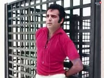 ২০ বছরের সংসার ভেঙে খান খান, এয়ার হোস্টেসের প্রেমে পাগল ‘হিট’ অভিনেতা ছেড়ে যান সন্তানকেও