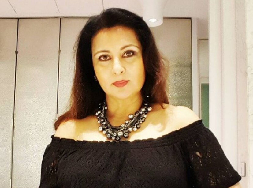 পর্দার বাবাকেই বিয়ে করার ইচ্ছা প্রকাশ: ‘লায়লা’ ছবির শ্যুটিংয়ের সময়কার একটা মজাদার ঘটনার স্মৃতি হাতড়ে পুনম বলেন যে, ওই ছবির সেটেই সুনীল দত্তকে সুনীল দত্তকে বিয়ের ইচ্ছা প্রকাশ করেছিলেন তিনি। অভিনেত্রীর কথায়, “আমি মজা করেই তাঁকে বলেছিলাম যে, আপনার বয়স যদি আরও কম হত, তাহলে আমি আপনাকে বিয়ে করতে চাইতাম।” 