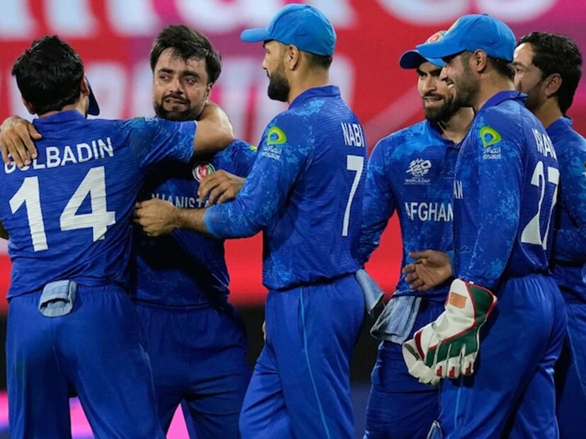 আফগানিস্তানের ক্রিকেট ভারতের অবদান অনেক। এ কথা স্বীকার করেন খোদ আফগান ক্রিকেটাররাই। একটা সময় ভারত তাদের ‘হোম বেস’-ও ছিল। তবে এবার তারা হাত মেলাল আবু ধাবির সঙ্গে। আবু ধাবি ক্রিকেট অ্যান্ড স্পোর্টস হাব (এডিসিএসএইচ)-এর সঙ্গে পাঁচ বছরের চুক্তি করেছে আফগানিস্তান ক্রিকেট বোর্ড (এসিবি)। এই চুক্তির আওতায়, আফগানিস্তান এখন থেকে তাদের হোম সিরিজ আবু ধাবিতে খেলবে। 