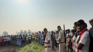 আমডাঙায় মহিলার অর্ধদগ্ধ দেহ উদ্ধার৷ আমডাঙায় মহিলার অর্ধদগ্ধ দেহ উদ্ধার৷