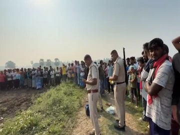 আমডাঙায় মহিলার অর্ধদগ্ধ দেহ উদ্ধার৷ 