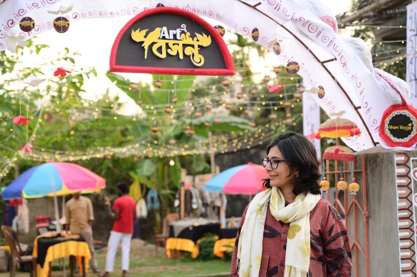 গত ৮ এবং ৯ মার্চ, ২০২৫ তারিখ - এই দুই দিন সকাল ১১টা থেকে রাত ৮টা পর্যন্ত চলা এই অনুষ্ঠানে নিজেদের পসরা সাজিয়ে নিয়ে উপস্থিত হয়েছিলেন নানা জায়গার শিল্পীরা। এর পাশাপাশি ছিল গান-বাজনা, সিনেমা, ছবির প্রদর্শনীর আয়োজনও। ফলে এই সব কিছু মিলিয়ে হইহই করে একসঙ্গে বাঁচার উৎসব উদযাপনের মধ্যে দিয়ে কেটে গেল দু’টো দিন। 
