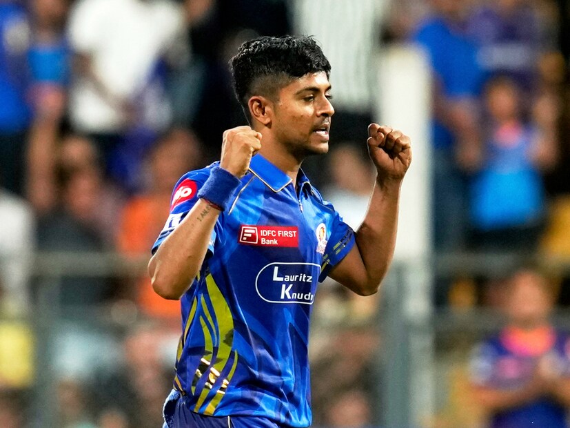 প্রথম ভারতীয় বোলার হিসেবে আইপিএলে অভিষেকেই ৪ উইকেট নেওয়ার রেকর্ড গড়লেন তিনি। রাহানে ছাড়াও তাঁর শিকারের তালিকায় রয়েছেন, রিঙ্কু সিং, মনীশ পাণ্ডে ও আন্দ্রে রাসেল।  (Photo Courtesy- AP)