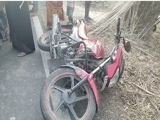 নিহত যুবকের মোটরসাইকেল৷ 