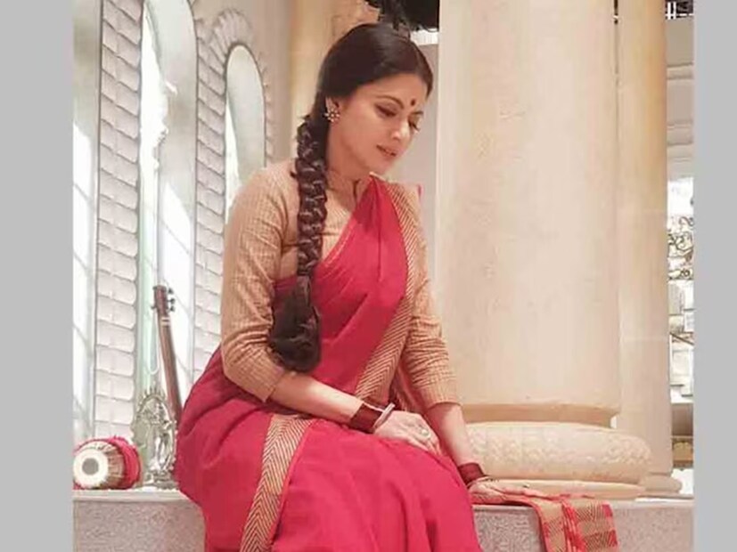 বলিউডের নায়ক হতে গিয়ে ফ্লপের মুখে পড়েছিলেন সুপুরুষ হিমালয়। অনেকে বলেন, সে কারণেই স্ত্রীর সাফল্যের সিঁড়ি বেয়ে উঠতে চেয়েছিলেন তিনি। কিন্তু, কার্যত নায়ক হওয়ার স্বপ্ন ব্যবসায়ীর অধরাই থেকে যায়। পায়েল, ত্যাগী, কয়েদ মে হ্যায় বুলবুল- তিন তিনটে ভাগ্যশ্রী-হিমালয় জুটির ছবি মুক্তি পায় ১৯৯২ সালে। সবকটাই সুপারফ্লপ, এর পরে আর ভাগ্যশ্রীরও ছবি করার প্রশ্ন ওঠেনি।