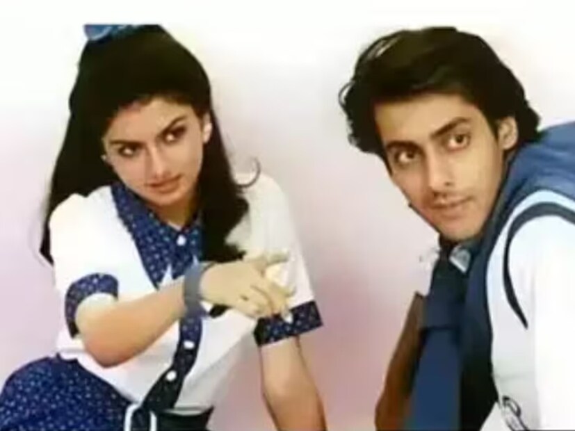 অনেকেরই হয়তো আর বুঝতে বাকি নেই যে এখানে বলিউডের এক সময়ের জনপ্রিয় নায়িকা ভাগ্যশ্রীর কথা উঠেছে! ১৯৮৯ সালে ‘ম্যায়নে প্যায়ার কিয়া’ ছবির হাত ধরে বলিউড পেল দু’জন প্রতিভাবান ব্যক্তিকে। এঁদের একজন ছবির নায়িকা ভাগ্যশ্রী, অন্যজন ছবির পরিচালক সুরজ বরজাতিয়া। সুরজ বরজাতিয়া এর পর বলিউডকে একের পর এক হিট ছবি উপহার দিলেও ভাগ্যশ্রী সোজা গিয়ে বসলেন বিয়ের পিঁড়িতে।
