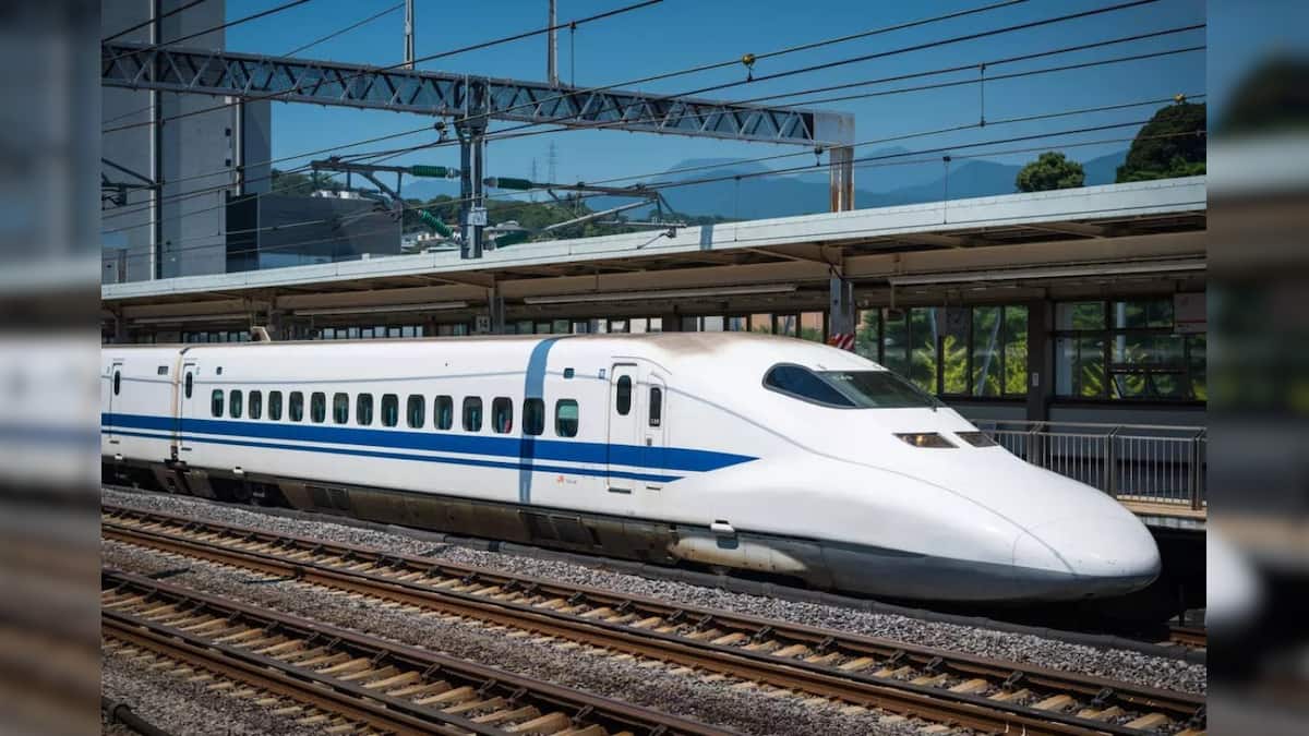 Ashwini Vaishnaw on bullet train: কবে থেকে কোন রুটে ছুটবে বুলেট ট্রেন? বছরের শুরুতেই দিনক্ষণ জানিয়ে দিলেন রেলমন্ত্রী