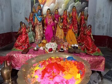 Burdwan Holi: দোলের দিন নয়, আজ রংয়ের উৎসবে মাতবে বর্ধমান! কারণ জানেন? Burdwan Holi: দোলের দিন নয়, আজ রংয়ের উৎসবে মাতবে বর্ধমান! কারণ জানেন?