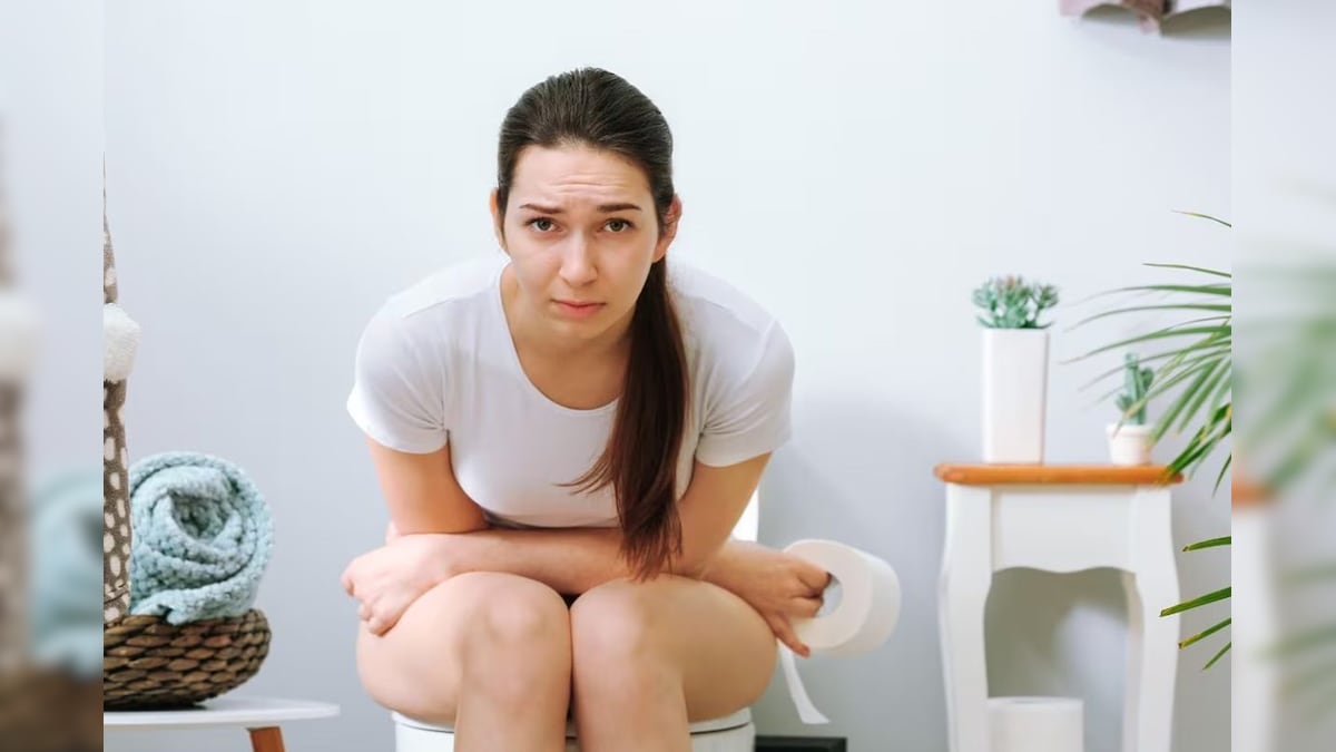 Constipation Cure Fruits: সস্তার এই দুই ফল খেলেই গ্যাস দূর হবে! হরহরিয়ে পরিষ্কার হবে পেট, মন থাকবে ফুরফুরে…Constipation Cure Fruits: Guava dates helps to clear constipation issues easily