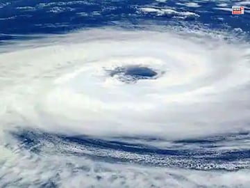 উত্তাল ভারত মহাসাগর, ভয়াবহ গতিতে এগিয়ে আসছে ঘূর্ণিঝড় আলফ্রেড! শুক্র রাত থেকে ধ্বংসালীলা উত্তাল ভারত মহাসাগর, ভয়াবহ গতিতে এগিয়ে আসছে ঘূর্ণিঝড় আলফ্রেড! শুক্র রাত থেকে ধ্বংসালীলা