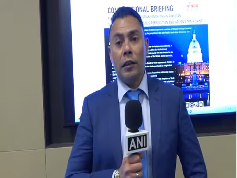 প্রাক্তন ক্রিকেটার দানিশ কানেরিয়া এর আগেও একাধিক অভিযোগ করেছেন। পাকিস্তানের হয়ে ৬১টি টেস্ট খেলেছেন তিনি। তবে বারবার পাকিস্তানের বিরুদ্ধেই ক্ষোভ উগড়ে দিয়েছেন। ফিক্সিংয়ে নাম জড়ানো এই ক্রিকেটারকে পাক বোর্ড ব্যান করে। তবে কানেরিয়া বারবার ক্রিকেটে ফেরার আর্জি জানিয়েছেন।