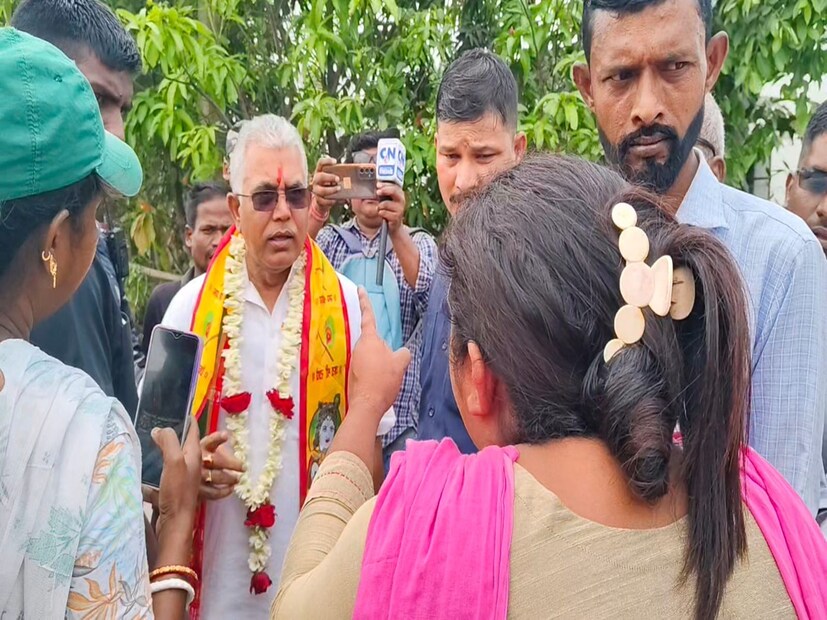 দিলীপের ইকো পার্কে জন্মদিন পালনের প্রসঙ্গে তৃণমূল মুখপাত্র কুণাল ঘোষ টুইট করে লেখেন, “যেহেতু মর্নিং ওয়াকে নিয়মিত যেতেন ইকো পার্কে, যেহেতু ওখানেই পরিচয় থেকে আজ পরিণয়, এবং যেহেতু ওই অপূর্ব ইকো পার্কটি মমতা বন্দ্যোপাধ্যায়ের সৃষ্টি, তাই এই মিলনের পিছনে মুখ্যমন্ত্রীর ভূমিকা সত্যিই অনস্বীকার্য।” 
