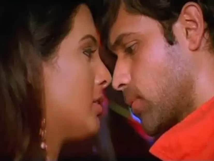 এগারো বছর আগে ১৩ জানুয়ারি ছেলে সম্পূর্ণ ক্যানসার মুক্ত হয়েছিল বলে ছবি পোস্ট করে ক্যাপশনে লিখেছেন ইমরান হাশমি। শনিবার ইনস্টাগ্রামে সেই কথা লিখে ছেলের সঙ্গে ছবি শেয়ার করেছেন অভিনেতা। সম্প্রতি ইমরান ফের বলিউডের নতুন ছবি নিয়ে প্রস্তুতি নিচ্ছেন। তাঁর পরবর্তী ছবির নাম 'গ্রাউন্ড জিরো'। 