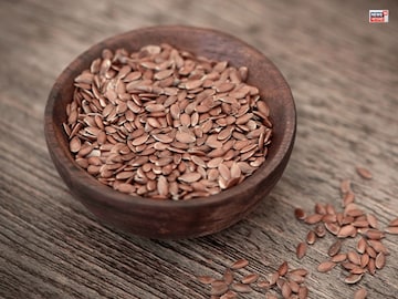ওজন কমায় ফ্ল্যাক্স সিড, হার্টের অসুখ থেকে ডায়াবেটিসেরও যম, কিন্তু কারা ভুলেও খাবেন না? ওজন কমায় ফ্ল্যাক্স সিড, হার্টের অসুখ থেকে ডায়াবেটিসেরও যম, কিন্তু কারা ভুলেও খাবেন না?