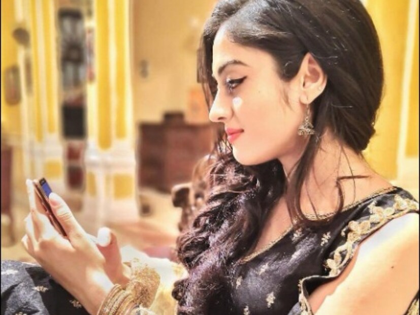 অভিনীতের আইনজীবী রাকেশ শেঠির মতে, উত্তেজনা বাড়তে থাকায় পুলিশের হস্তক্ষেপের প্রয়োজন হয় এবং একাধিক অভিযোগ দায়ের করা হয়। অভিনীত এবং তার আইনি দল অভিযোগ করেছে যে অদিতির পরিবার মীমাংসার জন্য ২৫ লক্ষ টাকা দাবি করেছে।