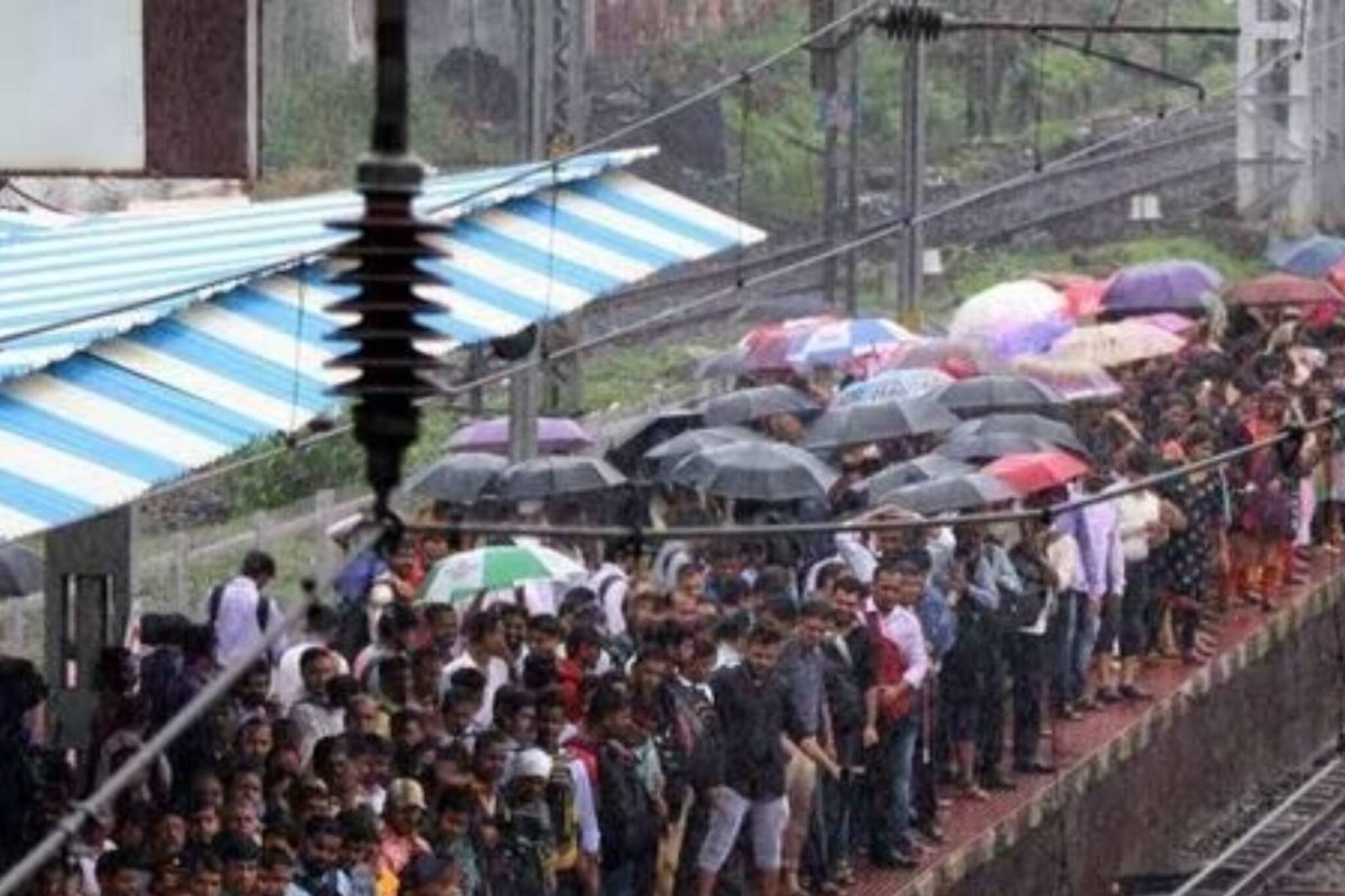 কাঁপিয়ে আসছে কালবৈশাখী...! ৫০-৬০ কিমি বেগে ঝড়, তাণ্ডব শুরুর আগেই সতর্কতা হাওড়া ডিভিশনে