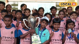 পুরস্কার হাতে ঝাড়গ্রামের ক্ষুদে প্রতিযোগিরা 