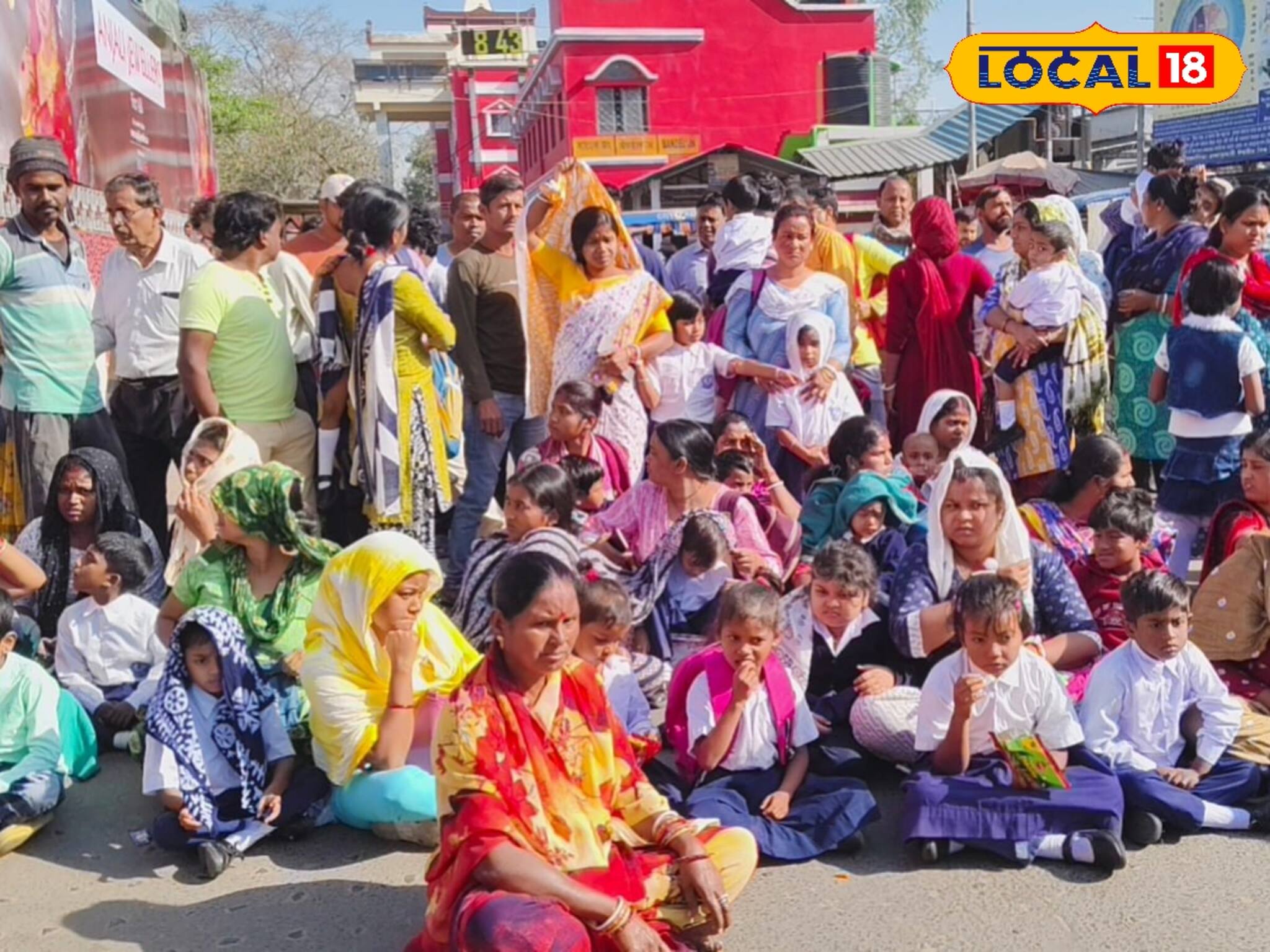 ব্যান্ডেল স্টেশনের পাশের বিখ্যাত স্কুলে ঝুলে গেল তালা! কেন তালা ঝোলাল রেল?