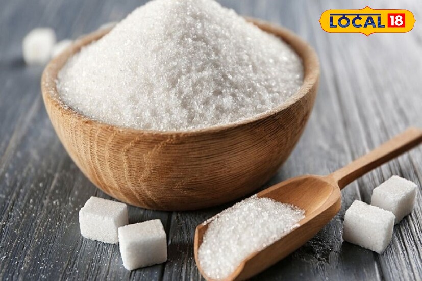 কিন্তু বিশেষ কিছু ক্ষেত্রে চিনি আমাদের বন্ধুও বটে, এমনটাই জানাচ্ছেন পুষ্টিবিদ শর্মিষ্ঠা রায় দত্ত। তিনি জানান, সামনেই তীব্র গরমের দিন। চিনির মধ্যে রয়েছে বিশেষ ধরনের গ্লুকোজ যা আমাদের ব্রেন সতেজ করতে উপকারী।