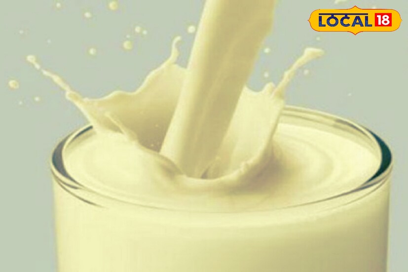 দুগ্ধজাত দ্রব্য কেবল ভিটামিন-D সরবরাহ করে না। এছাড়াও ক্যালসিয়ামও সরবরাহ করে। যা হাড়কে দারুণ ভাবে শক্তিশালী করতে বেশ অনেকটাই সাহায্য করে।