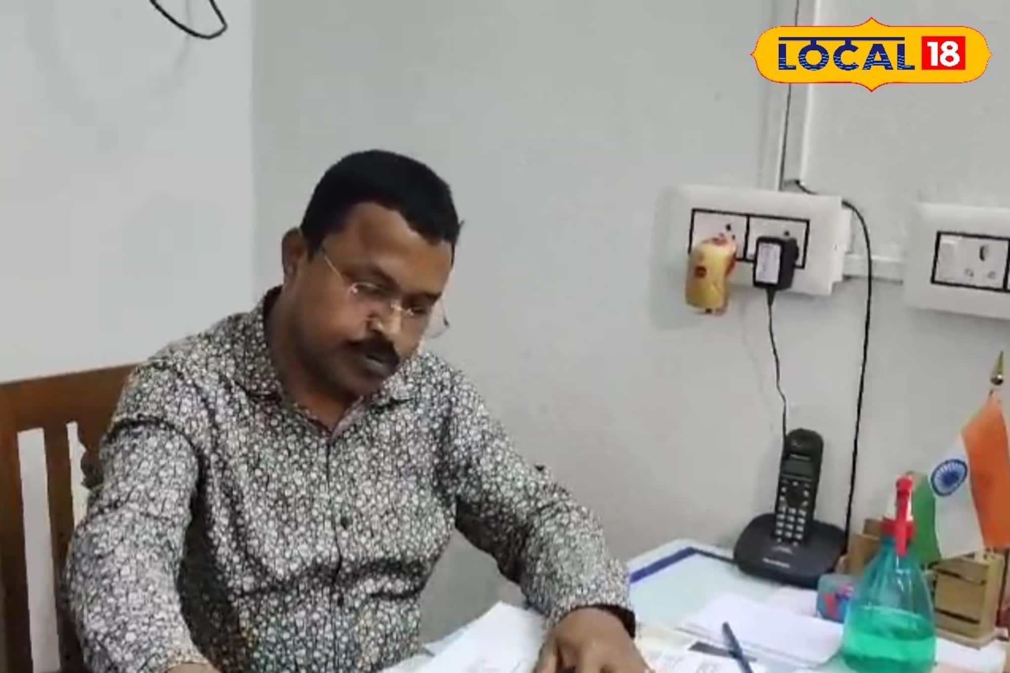 বিনা পয়সার ডাক্তার! বাবা মায়ের কথা রাখতেই বিনামূল্যে রোগী দেখেন এই চিকিৎসক