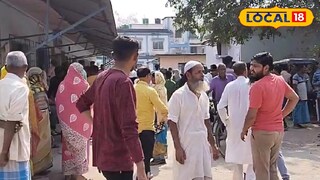 ব্লক প্রাথমিক স্বাস্থ্যকেন্দ্রের সামনে মানুষের ভিড় ব্লক প্রাথমিক স্বাস্থ্যকেন্দ্রের সামনে মানুষের ভিড়