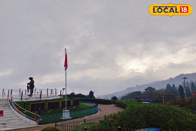 হাওয়া অফিসের পূর্বাভাস অনুযায়ী আগামী কয়েকদিন উত্তরের উঁচু পার্বত্য এলাকাজুড়ে ঝমঝমিয়ে বৃষ্টির সঙ্গে হাড় কাঁপানো ঠান্ডা অন্যদিকে সমতলজুড়ে চলবে রোদের ঝলকানি। গ্রীষ্মের আগে চলতি সপ্তাহে ফের বৃষ্টিপাতের সম্ভাবনা শৈল শহরের একাধিক জায়গায়।