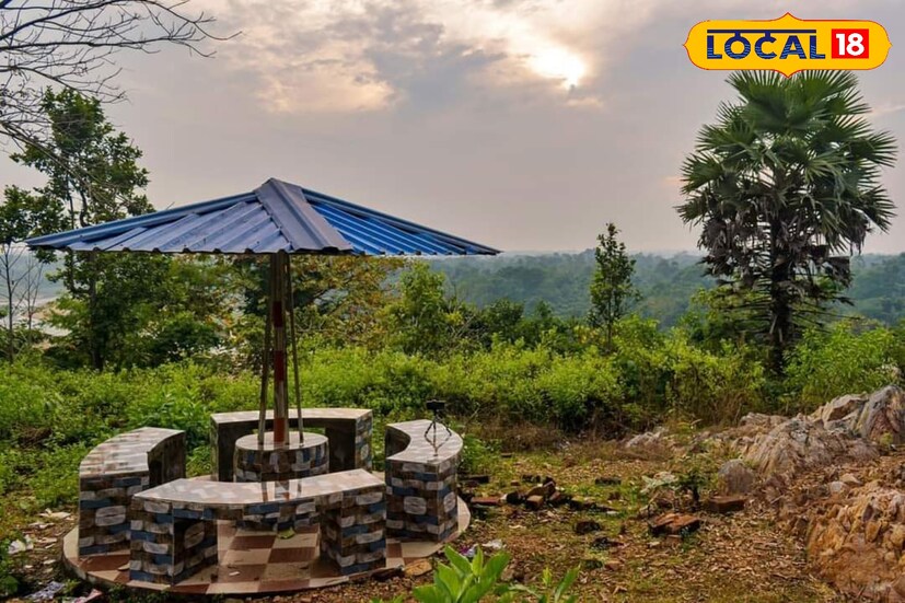 *বাঁকুড়া থেকে রাইপুরের রাস্তায় পড়ে পিড়রগাড়ি মোড়। সেখান থেকে খাতড়া যাওয়ার রাস্তায় ছ’কিমি দূরে চুয়াগাড়া মোড়। ওই মোড় থেকে চার কিলোমিটার গেলেই পাওয়া যাবে নেতুরপুর পঞ্চায়েতের কালাপাথর গ্রাম লাগোয়া বড়দি পাহাড়। তার কোলঘেঁষে বয়ে চলেছে কংসাবতী নদী। নদীর তীরে কালাপাথর গ্রামে রয়েছে একটি ঝর্ণা। স্থানীয় মানুষের কাছে তা কালাঝর্ণা নামে পরিচিত।