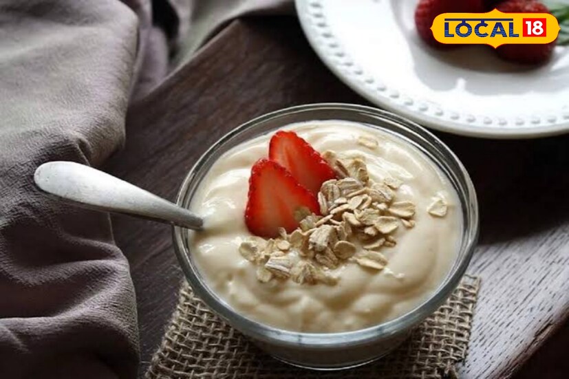 শরীর ভাল রাখতে হলে কিন্তু দই খাওয়া ভীষণ স্বাস্থ্যকর। প্রোবায়োটিক হিসাবে কাজ করে দই। তবে সাধারণ দইয়ের থেকে ইয়োগার্ট অনেক বেশি ঘন হয়ে থাকে।