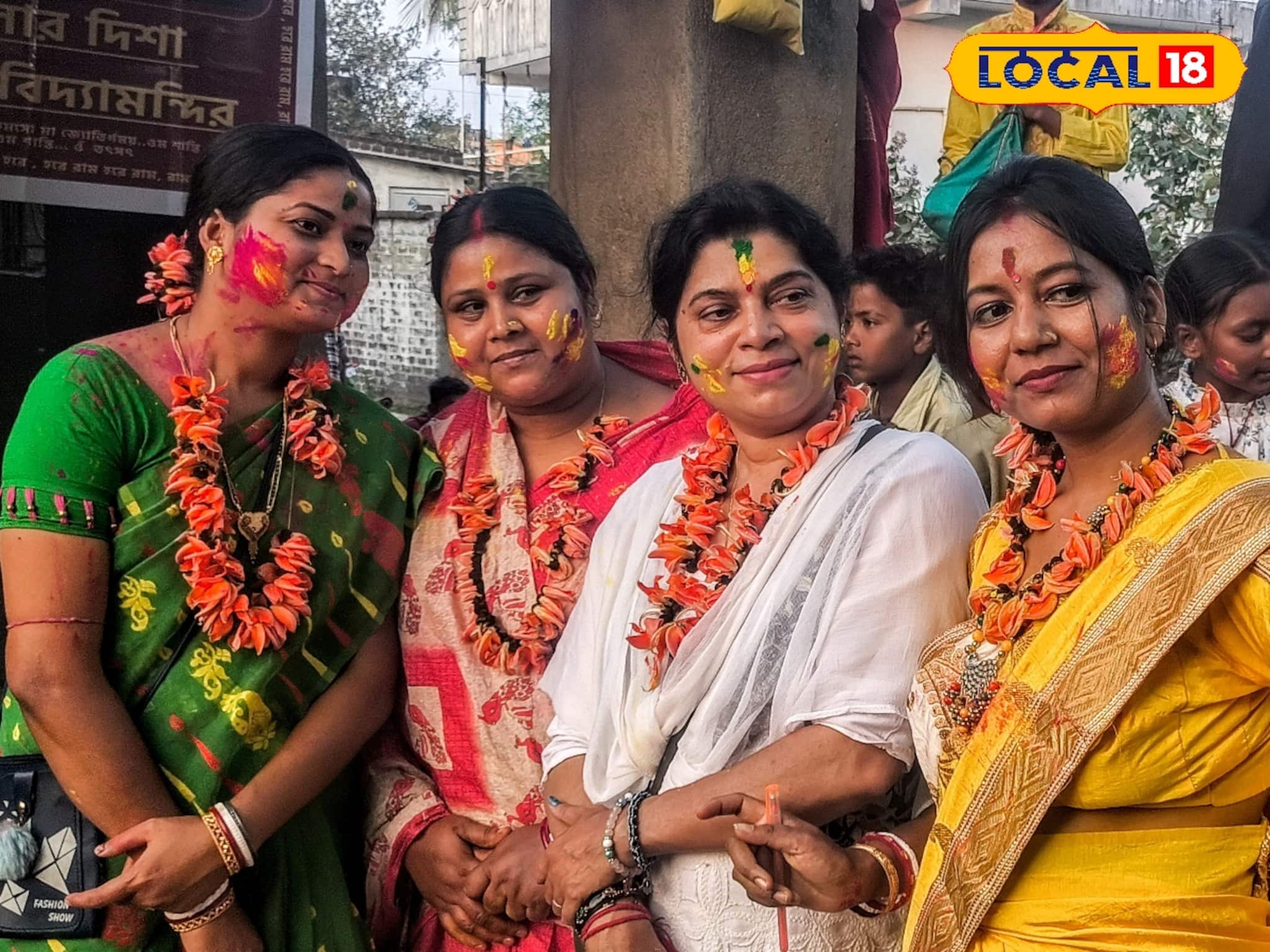 গলায় পলাশের মালা, গালে আবির! বাঁকুড়ায় আদর্শ দোল উৎসবের পাঠ 