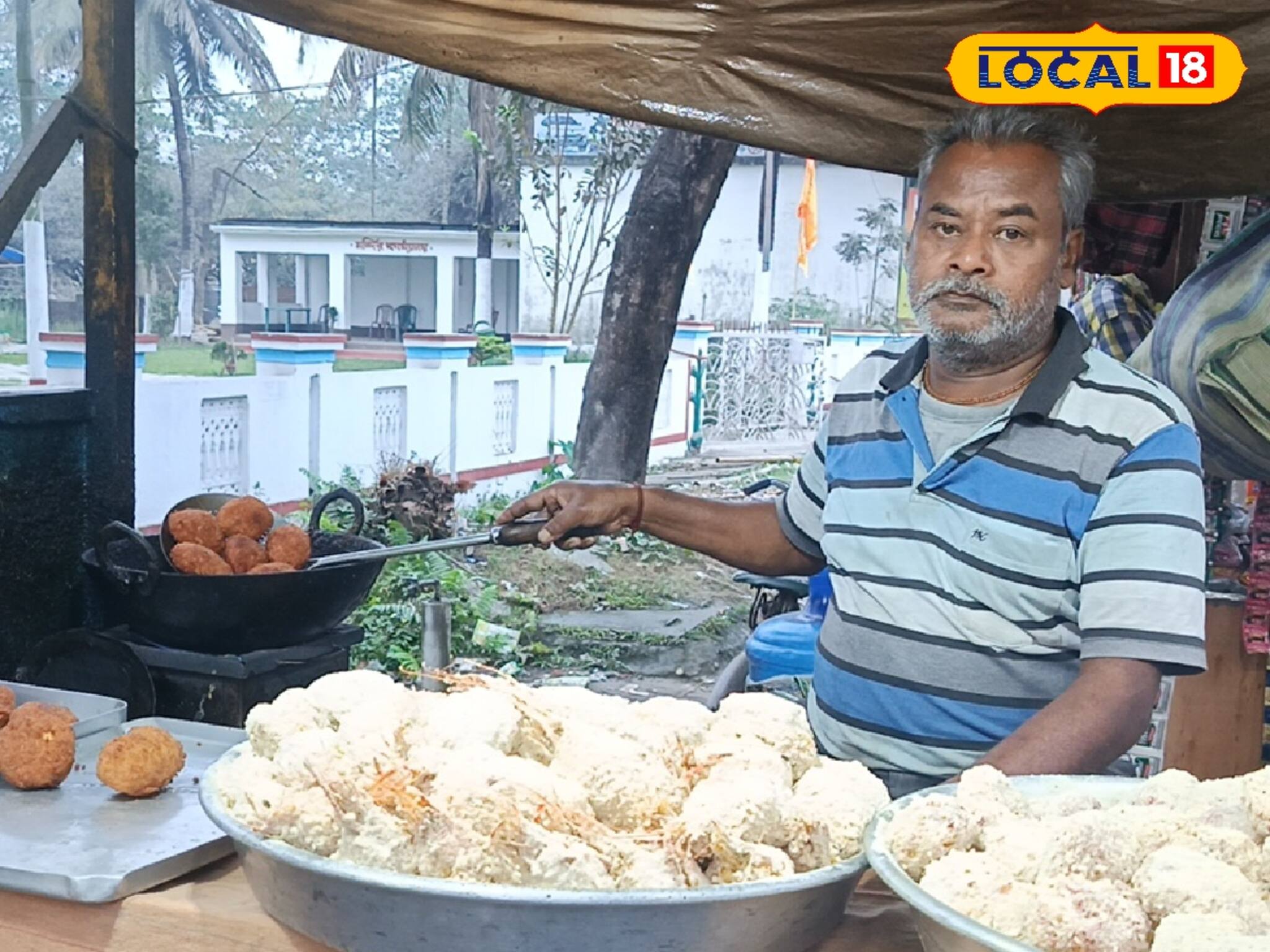 প্রায় ৩৩ বছর ধরে সমান জনপ্রিয়! এই দোকানের বিশেষ খাবার মন আকর্ষণ করে বহু ক্রেতার