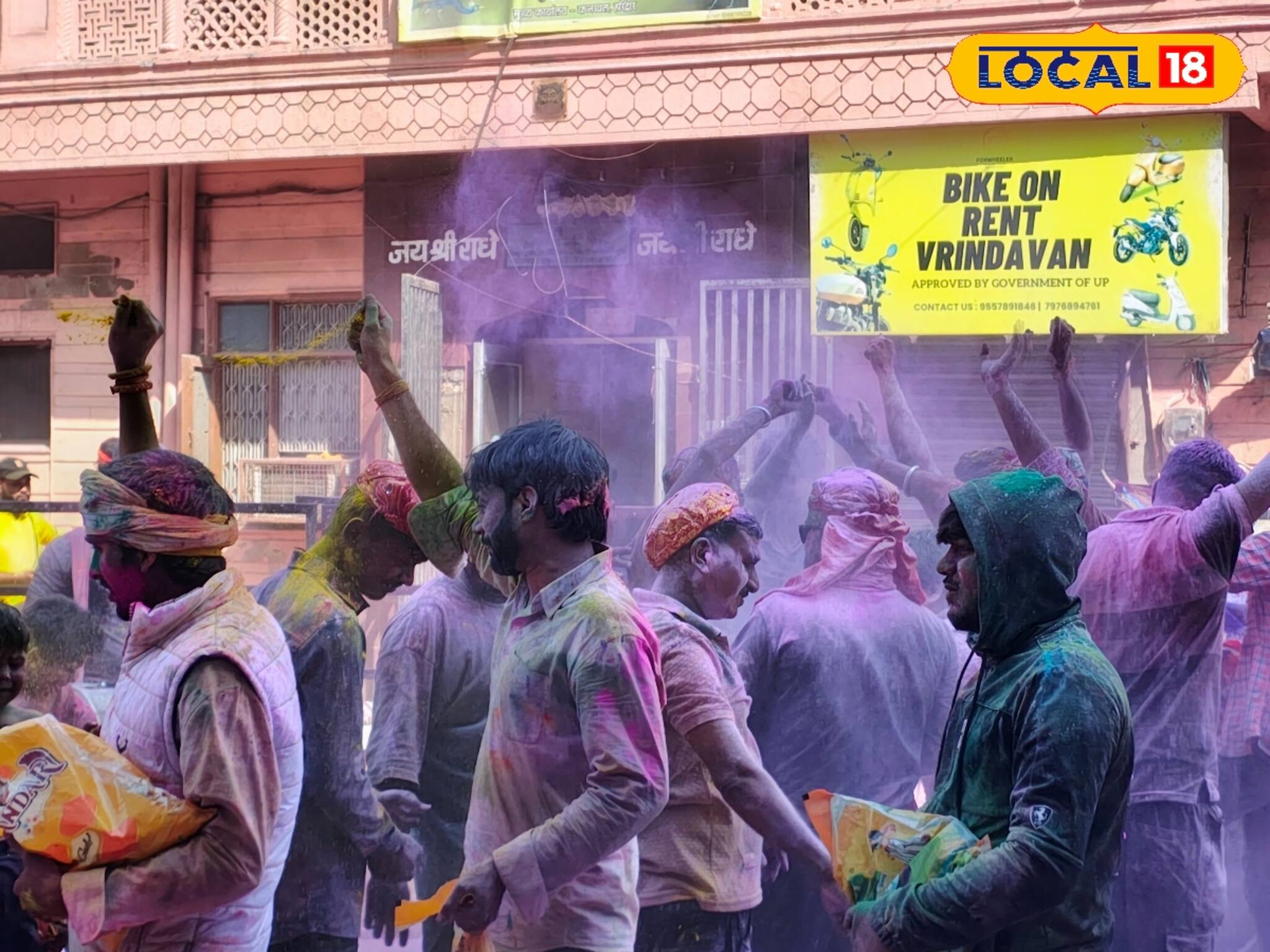 ব্রজের হোলি খেলতে বৃন্দাবনে উপস্থিত সারাদেশের মানুষ, দেখুন এক্সক্লুসিভ সব ছবি