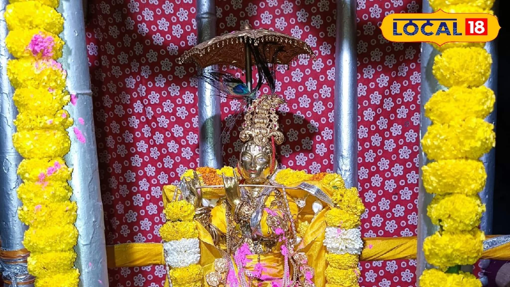 Madanmohan Dev: এই বিশেষ দিনে মন্দির থেকে বেরিয়ে থাকেন মদনমোহন! জেলায় দোলের উৎসব সূচনা হয় তাঁকে ঘিরে