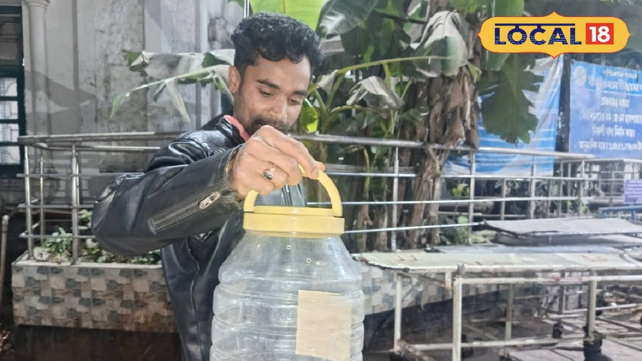 এমার্জেন্সিতে হাজির, হাসপাতালে তো এলেন কিন্তু হাতের বয়ামে ও কী রাখা, তোলপাড়