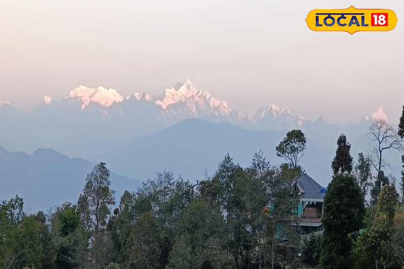 সমতলে রোদের চোখ রাঙ্গানি সঙ্গে নাজেহাল গরম। বৃষ্টির পরেই ঝলমলে রোদে ঢেকেছে পাহাড় থেকে সমতল। শীত বৃষ্টিকে বিদায় জানিয়ে এবার উত্তরে গ্রীষ্মের আগমন। এর মাঝেই শৈল শহরে জারি হালকা থেকে মাঝারি বৃষ্টির সম্ভাবনা। সমতলে রোদের চোখ রাঙ্গানি সঙ্গে নাজেহাল গরম। বৃষ্টির পরেই ঝলমলে রোদে ঢেকেছে পাহাড় থেকে সমতল। শীত বৃষ্টিকে বিদায় জানিয়ে এবার উত্তরে গ্রীষ্মের আগমন। এর মাঝেই শৈল শহরে জারি হালকা থেকে মাঝারি বৃষ্টির সম্ভাবনা।